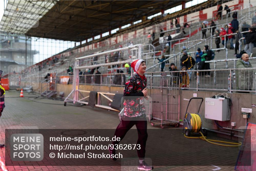 07.12.2025 - St. Pauli X-Mass-Run No. 15 Michael Strokosch http://msf.ph/oto/9362673 07.12.2025 11:01:29 Laufen 18 meine-sportfotos.de