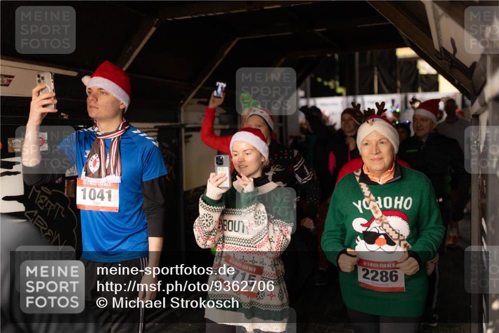 07.12.2025 - St. Pauli X-Mass-Run No. 15 Michael Strokosch http://msf.ph/oto/9362706 07.12.2025 11:13:12 Laufen 1041, 15, 1715, 154, 2286 meine-sportfotos.de