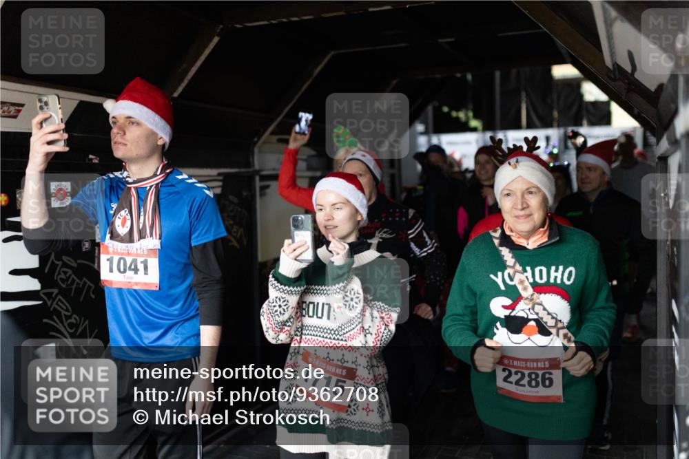 07.12.2025 - St. Pauli X-Mass-Run No. 15 Michael Strokosch http://msf.ph/oto/9362708 07.12.2025 11:13:12 Laufen 1041, 1877, 15, 1715, 15, 2286 meine-sportfotos.de