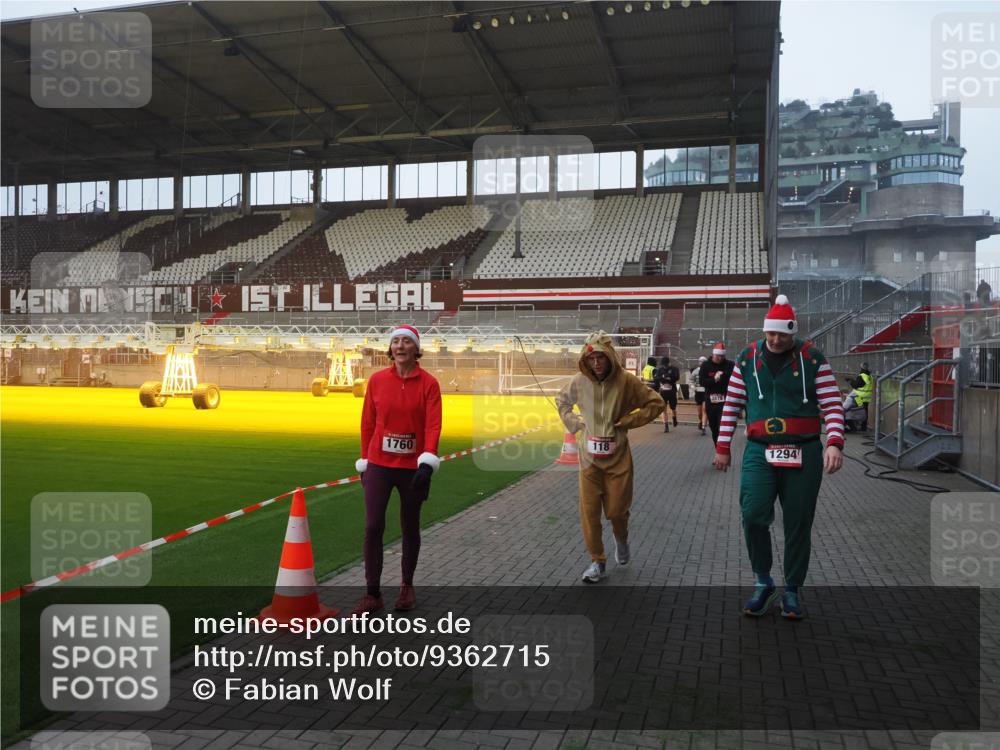 07.12.2025 - St. Pauli X-Mass-Run No. 15 Fabian Wolf http://msf.ph/oto/9362715 07.12.2025 10:01:34 Ziel 118, 393, 804, 1124, 1294, 1724, 1760, 3187, 3580, 3582, 3629, 3878 meine-sportfotos.de
