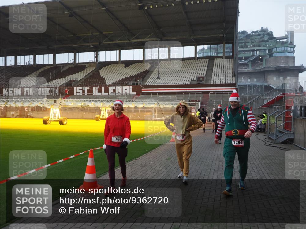 07.12.2025 - St. Pauli X-Mass-Run No. 15 Fabian Wolf http://msf.ph/oto/9362720 07.12.2025 10:01:34 Ziel 118, 393, 804, 1124, 1294, 1724, 1760, 3187, 3580, 3582, 3629, 3878 meine-sportfotos.de
