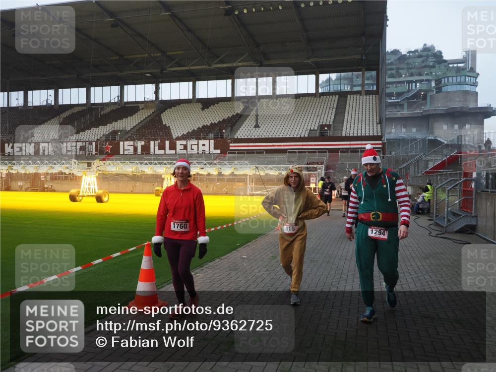 07.12.2025 - St. Pauli X-Mass-Run No. 15 Fabian Wolf http://msf.ph/oto/9362725 07.12.2025 10:01:34 Ziel 118, 393, 804, 1124, 1294, 1724, 1760, 3187, 3580, 3582, 3629, 3878 meine-sportfotos.de