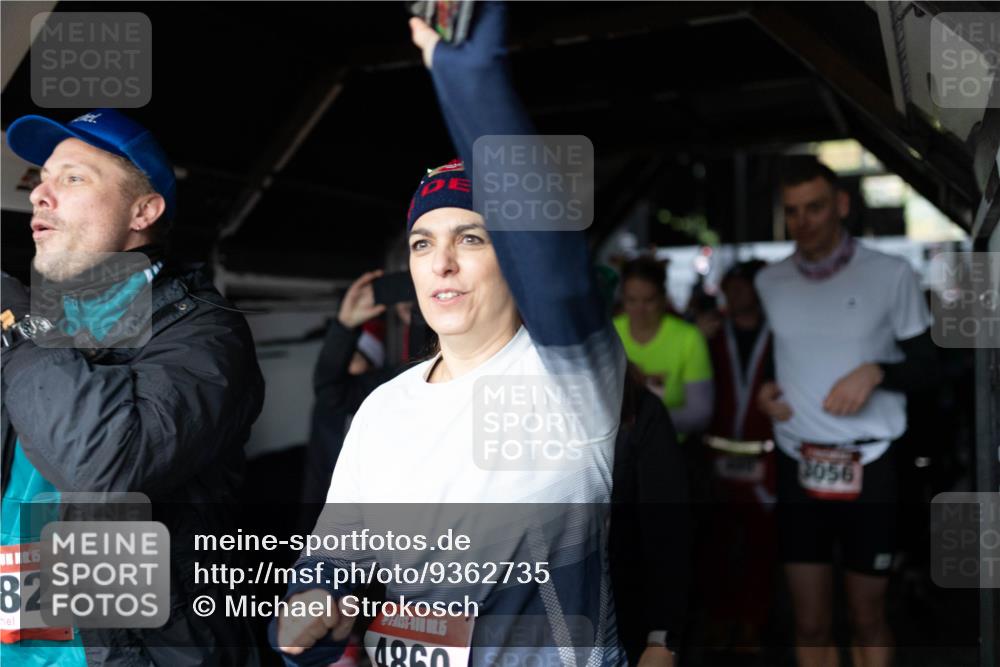 07.12.2025 - St. Pauli X-Mass-Run No. 15 Michael Strokosch http://msf.ph/oto/9362735 07.12.2025 11:13:16 Laufen 15, 82, 5, 4860, 3056 meine-sportfotos.de