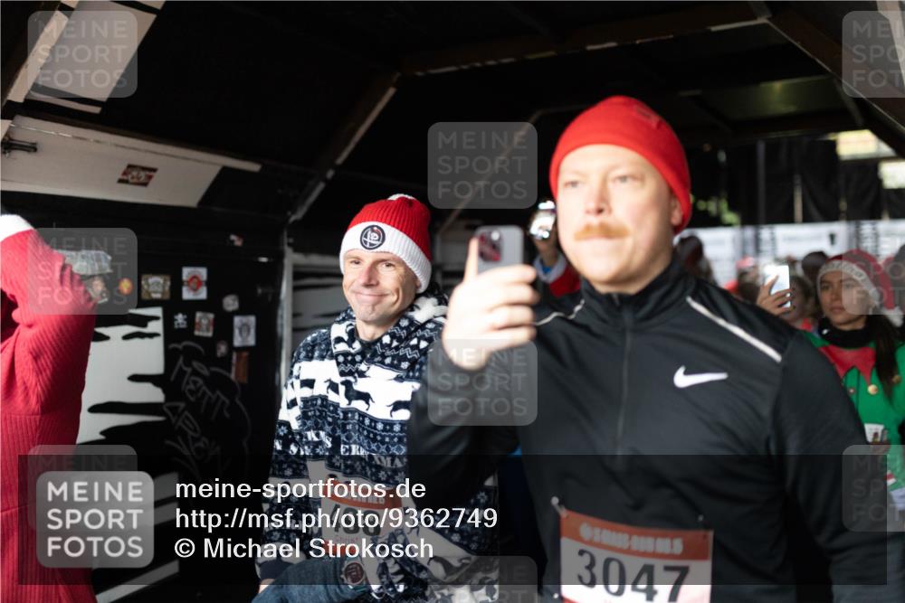 07.12.2025 - St. Pauli X-Mass-Run No. 15 Michael Strokosch http://msf.ph/oto/9362749 07.12.2025 11:13:19 Laufen 15, 498, 3047 meine-sportfotos.de