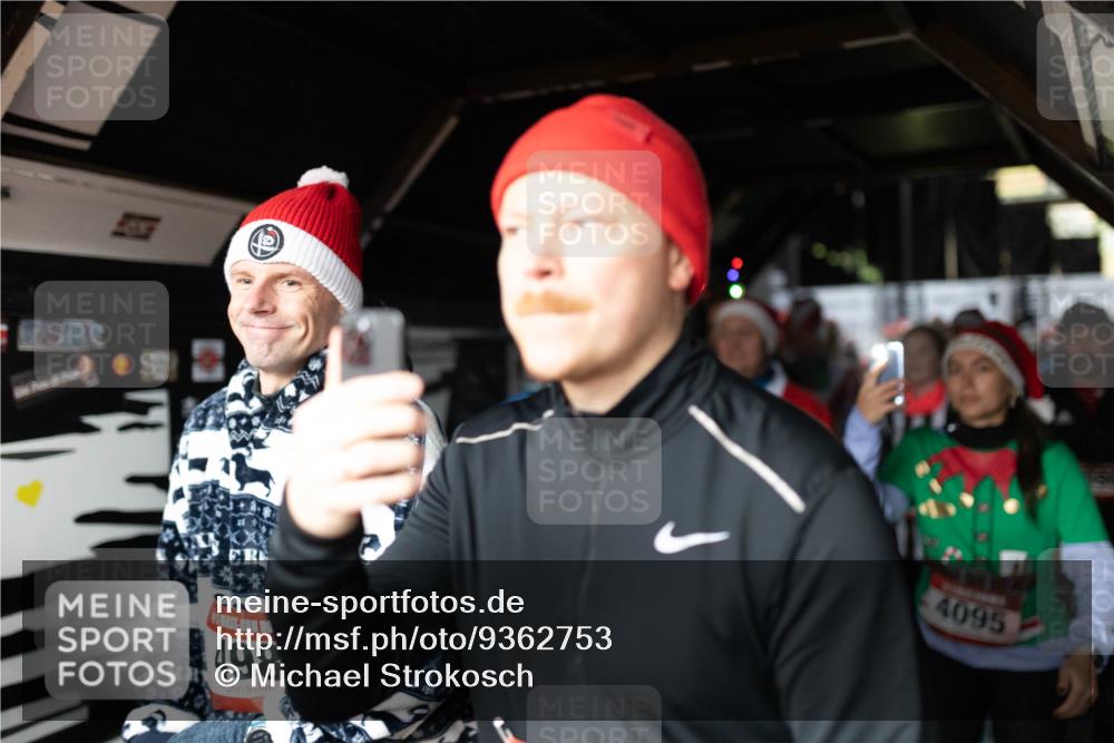 07.12.2025 - St. Pauli X-Mass-Run No. 15 Michael Strokosch http://msf.ph/oto/9362753 07.12.2025 11:13:19 Laufen 498, 4095 meine-sportfotos.de