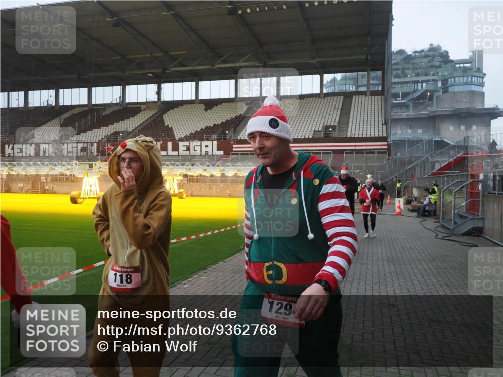 07.12.2025 - St. Pauli X-Mass-Run No. 15 Fabian Wolf http://msf.ph/oto/9362768 07.12.2025 10:01:36 Ziel 118, 393, 804, 1124, 1294, 1724, 1760, 1859, 2681, 3187, 3580, 3582, 3629, 3878 meine-sportfotos.de