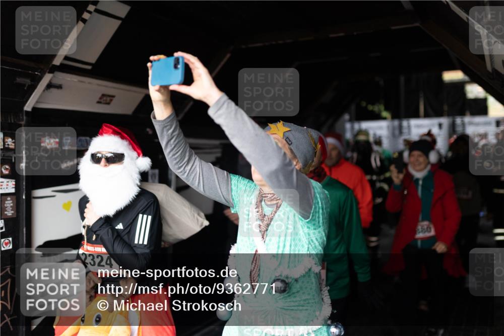 07.12.2025 - St. Pauli X-Mass-Run No. 15 Michael Strokosch http://msf.ph/oto/9362771 07.12.2025 11:13:28 Laufen 2324, 03, 093 meine-sportfotos.de