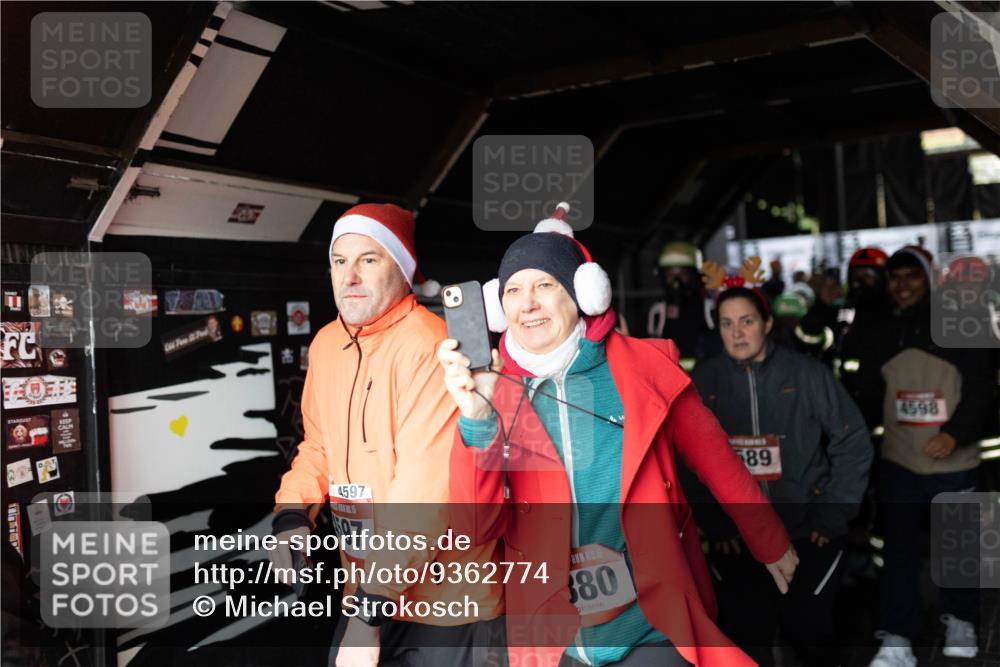 07.12.2025 - St. Pauli X-Mass-Run No. 15 Michael Strokosch http://msf.ph/oto/9362774 07.12.2025 11:13:29 Laufen 83, 4597, 697, 15, 80, 589, 4598 meine-sportfotos.de