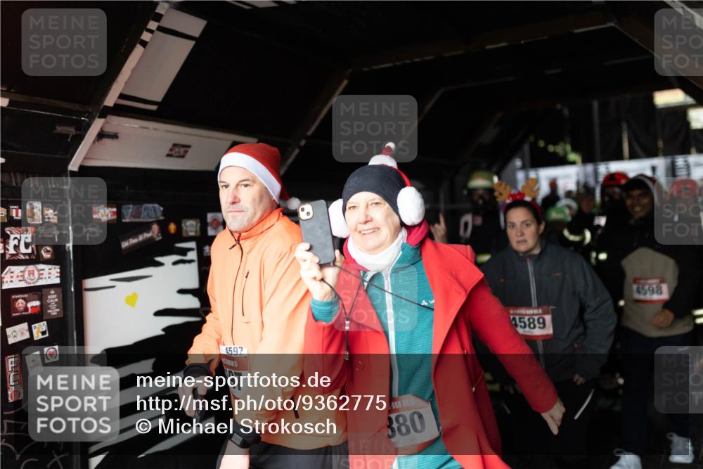 07.12.2025 - St. Pauli X-Mass-Run No. 15 Michael Strokosch http://msf.ph/oto/9362775 07.12.2025 11:13:29 Laufen 4597, 5, 97, 6, 15, 380, 4589, 4598 meine-sportfotos.de