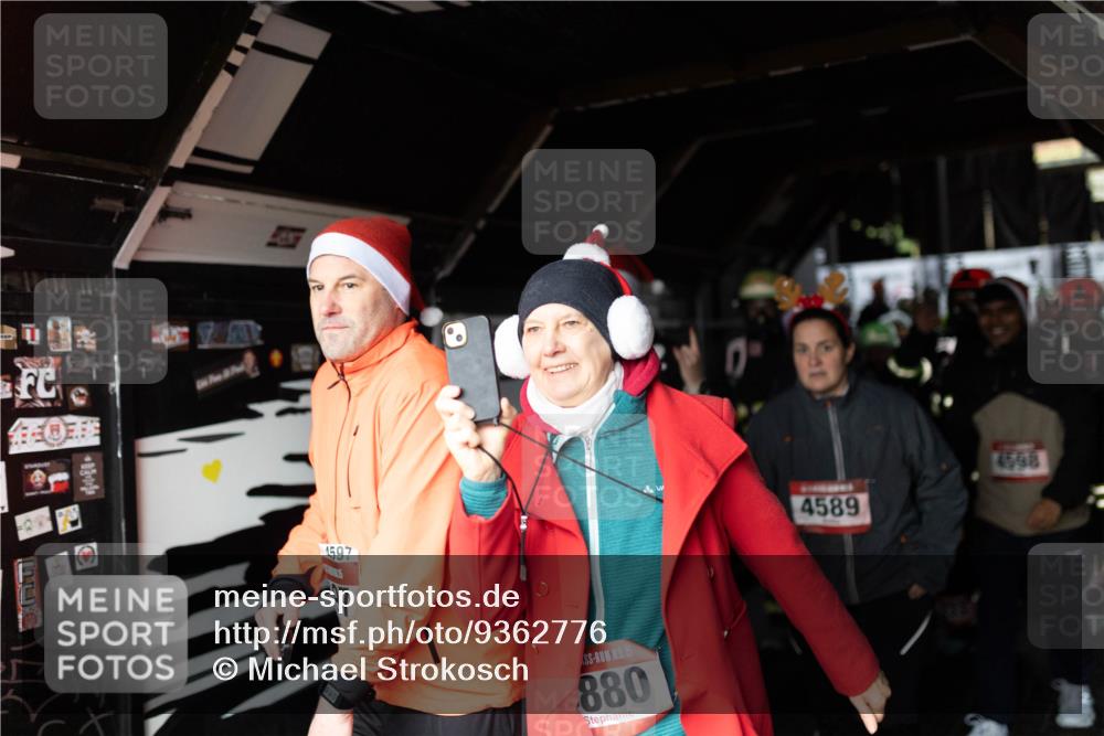 07.12.2025 - St. Pauli X-Mass-Run No. 15 Michael Strokosch http://msf.ph/oto/9362776 07.12.2025 11:13:29 Laufen 597, 97, 15, 880, 4589, 4598 meine-sportfotos.de