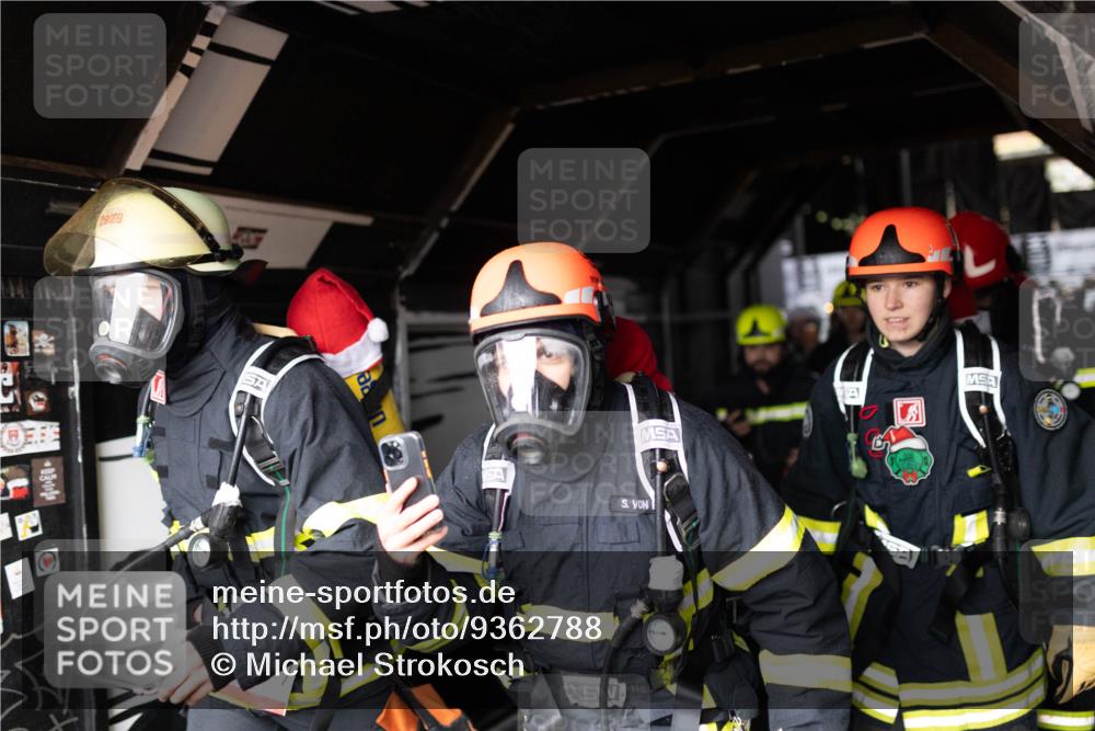 07.12.2025 - St. Pauli X-Mass-Run No. 15 Michael Strokosch http://msf.ph/oto/9362788 07.12.2025 11:13:32 Laufen 1928 meine-sportfotos.de