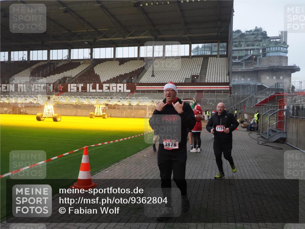 07.12.2025 - St. Pauli X-Mass-Run No. 15 Fabian Wolf http://msf.ph/oto/9362804 07.12.2025 10:01:41 Ziel 118, 393, 804, 959, 1294, 1724, 1760, 1859, 2167, 2681, 3187, 3580, 3582, 3629, 3878 meine-sportfotos.de