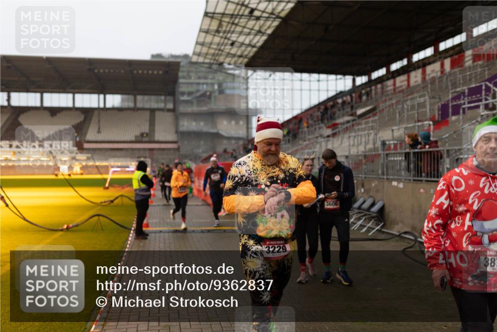 07.12.2025 - St. Pauli X-Mass-Run No. 15 Michael Strokosch http://msf.ph/oto/9362837 07.12.2025 11:19:33 Laufen 3229, 3606, 240, 387 meine-sportfotos.de