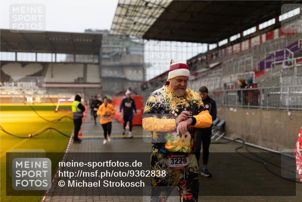 07.12.2025 - St. Pauli X-Mass-Run No. 15 Michael Strokosch http://msf.ph/oto/9362838 07.12.2025 11:19:34 Laufen 15, 3229 meine-sportfotos.de