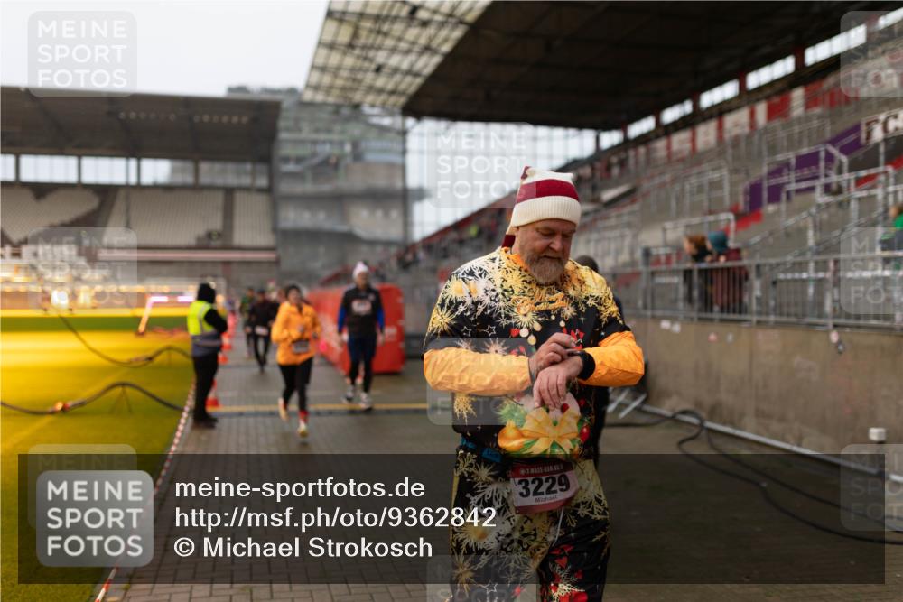 07.12.2025 - St. Pauli X-Mass-Run No. 15 Michael Strokosch http://msf.ph/oto/9362842 07.12.2025 11:19:34 Laufen 15, 3229 meine-sportfotos.de