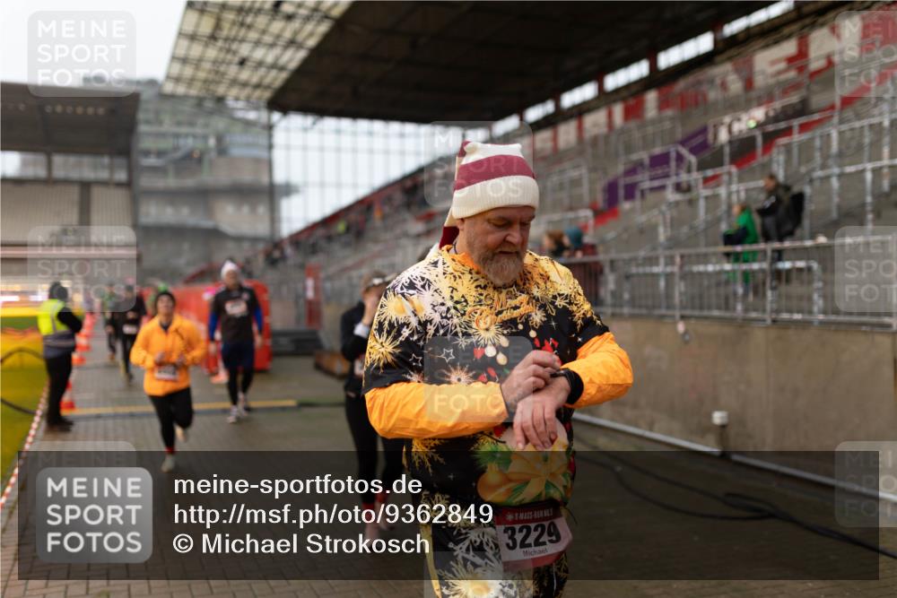 07.12.2025 - St. Pauli X-Mass-Run No. 15 Michael Strokosch http://msf.ph/oto/9362849 07.12.2025 11:19:35 Laufen 5, 3229 meine-sportfotos.de