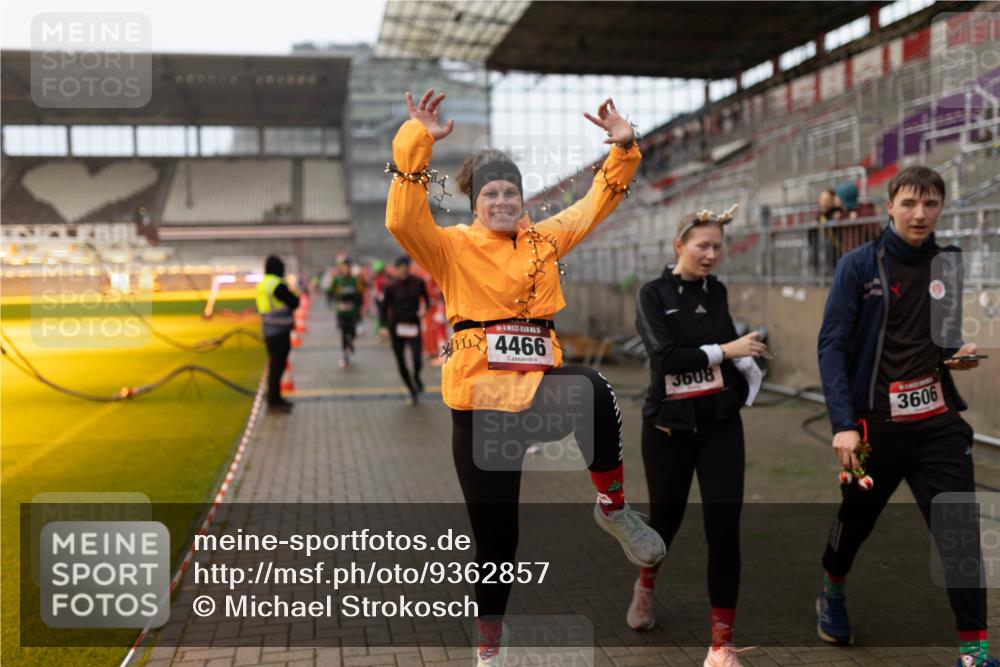 07.12.2025 - St. Pauli X-Mass-Run No. 15 Michael Strokosch http://msf.ph/oto/9362857 07.12.2025 11:19:36 Laufen 0000, 4466, 3608, 3606 meine-sportfotos.de