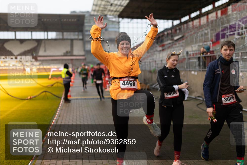 07.12.2025 - St. Pauli X-Mass-Run No. 15 Michael Strokosch http://msf.ph/oto/9362859 07.12.2025 11:19:36 Laufen 15, 4466, 3608, 3606 meine-sportfotos.de