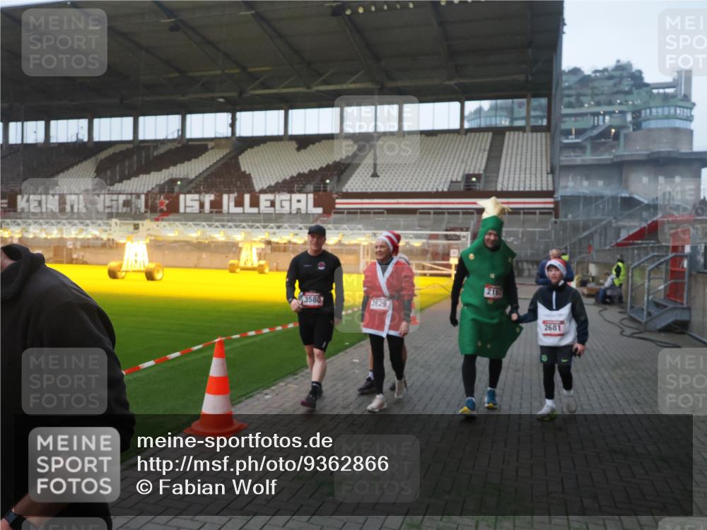 07.12.2025 - St. Pauli X-Mass-Run No. 15 Fabian Wolf http://msf.ph/oto/9362866 07.12.2025 10:01:48 Ziel 959, 1724, 1859, 2167, 2681, 3580, 3582, 3629 meine-sportfotos.de