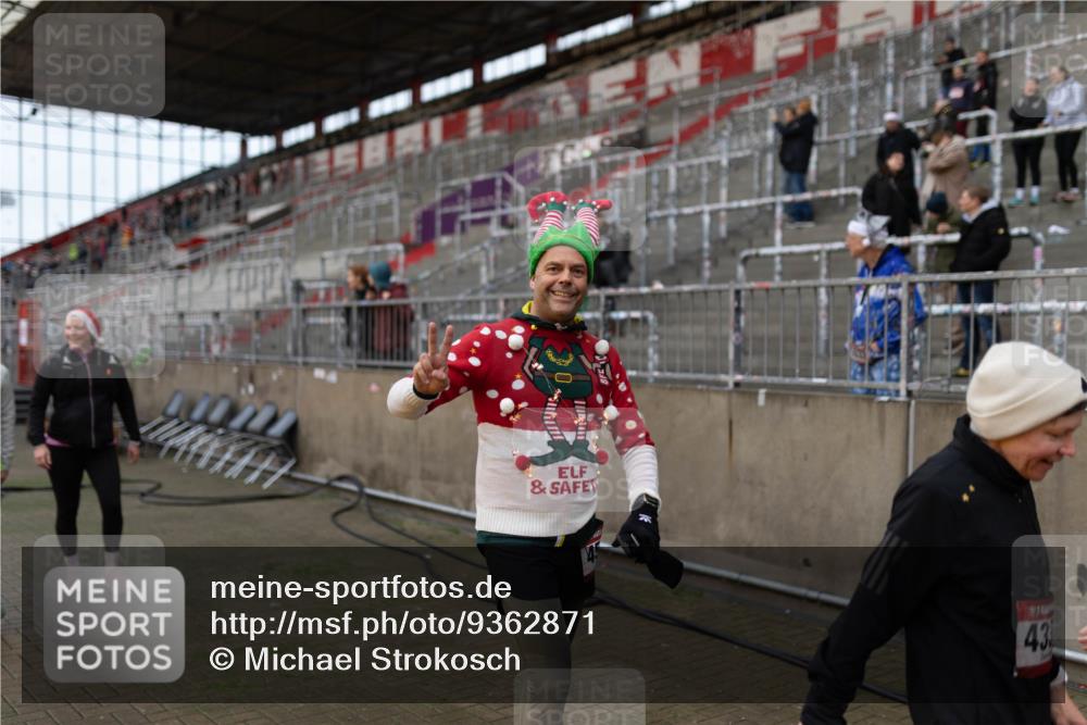 07.12.2025 - St. Pauli X-Mass-Run No. 15 Michael Strokosch http://msf.ph/oto/9362871 07.12.2025 11:19:54 Laufen 43 meine-sportfotos.de
