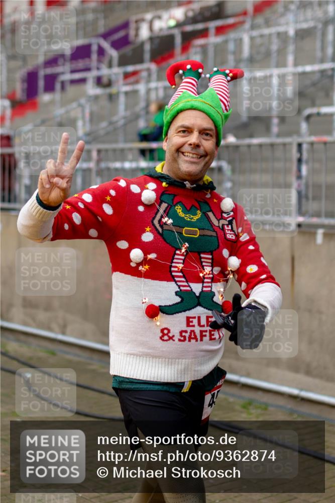 07.12.2025 - St. Pauli X-Mass-Run No. 15 Michael Strokosch http://msf.ph/oto/9362874 07.12.2025 11:19:54 Laufen  meine-sportfotos.de