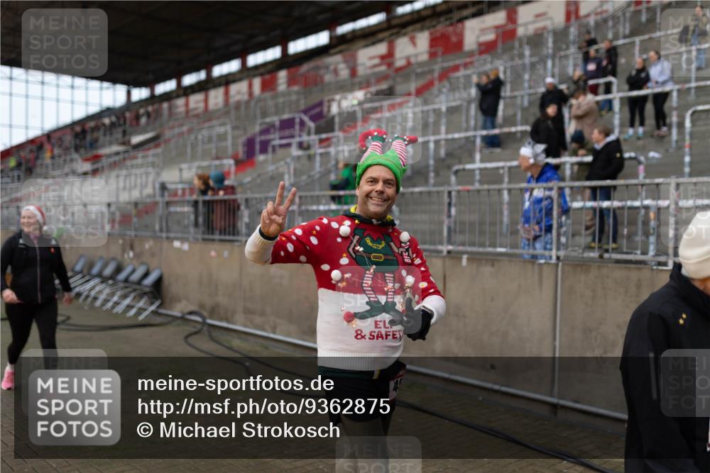 07.12.2025 - St. Pauli X-Mass-Run No. 15 Michael Strokosch http://msf.ph/oto/9362875 07.12.2025 11:19:54 Laufen  meine-sportfotos.de