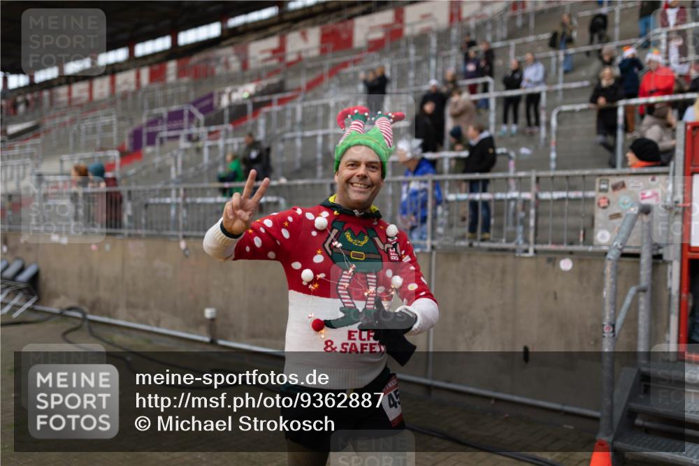 07.12.2025 - St. Pauli X-Mass-Run No. 15 Michael Strokosch http://msf.ph/oto/9362887 07.12.2025 11:19:55 Laufen 8, 45 meine-sportfotos.de
