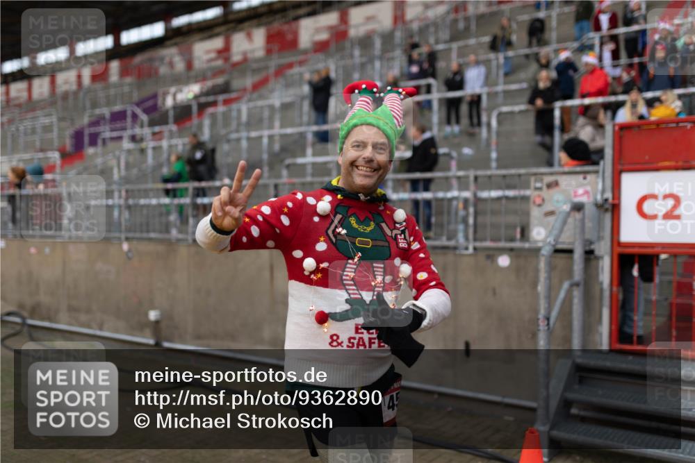 07.12.2025 - St. Pauli X-Mass-Run No. 15 Michael Strokosch http://msf.ph/oto/9362890 07.12.2025 11:19:55 Laufen 14, 0, 2 meine-sportfotos.de