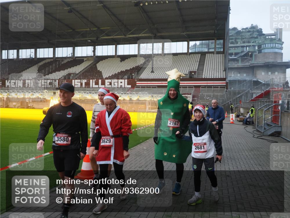 07.12.2025 - St. Pauli X-Mass-Run No. 15 Fabian Wolf http://msf.ph/oto/9362900 07.12.2025 10:01:50 Ziel 959, 1724, 1859, 2167, 2681, 3580, 3582, 3629 meine-sportfotos.de