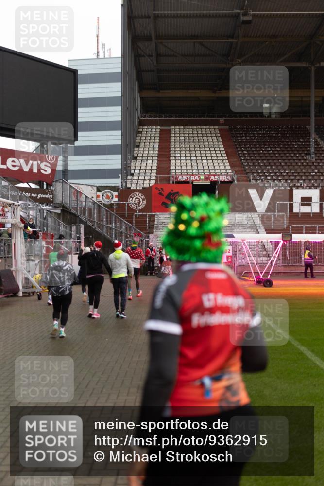 07.12.2025 - St. Pauli X-Mass-Run No. 15 Michael Strokosch http://msf.ph/oto/9362915 07.12.2025 11:20:06 Laufen 2, 67 meine-sportfotos.de
