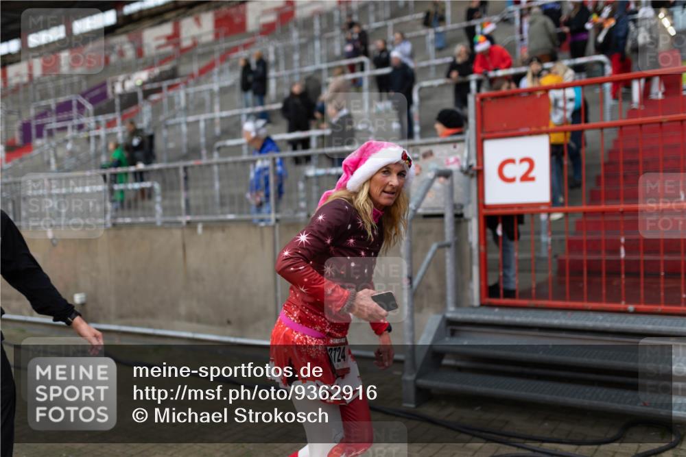 07.12.2025 - St. Pauli X-Mass-Run No. 15 Michael Strokosch http://msf.ph/oto/9362916 07.12.2025 11:20:14 Laufen 724, 2 meine-sportfotos.de