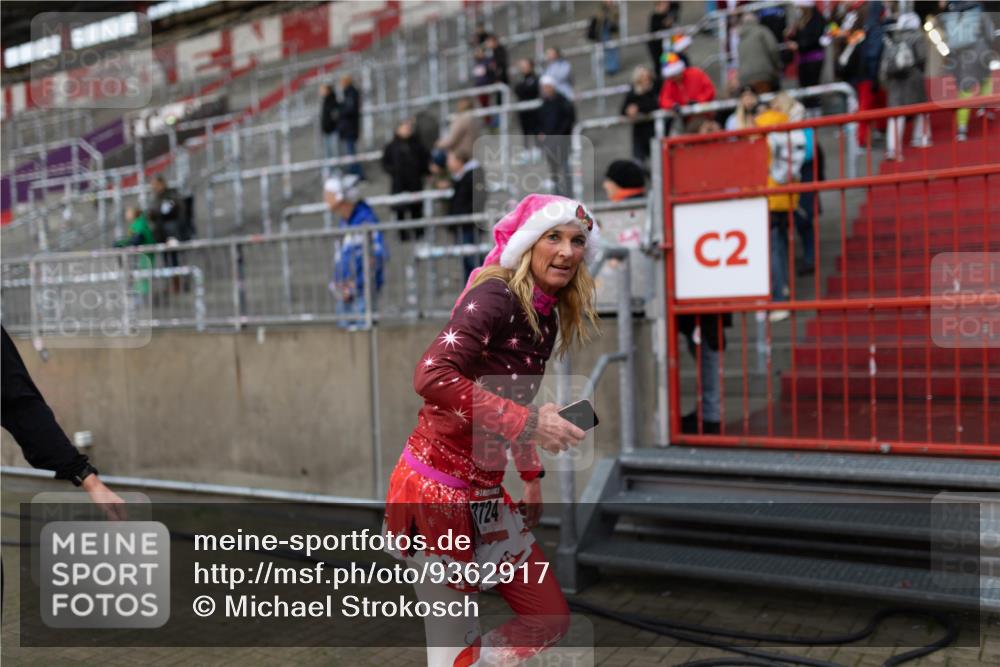 07.12.2025 - St. Pauli X-Mass-Run No. 15 Michael Strokosch http://msf.ph/oto/9362917 07.12.2025 11:20:14 Laufen 724, 2 meine-sportfotos.de