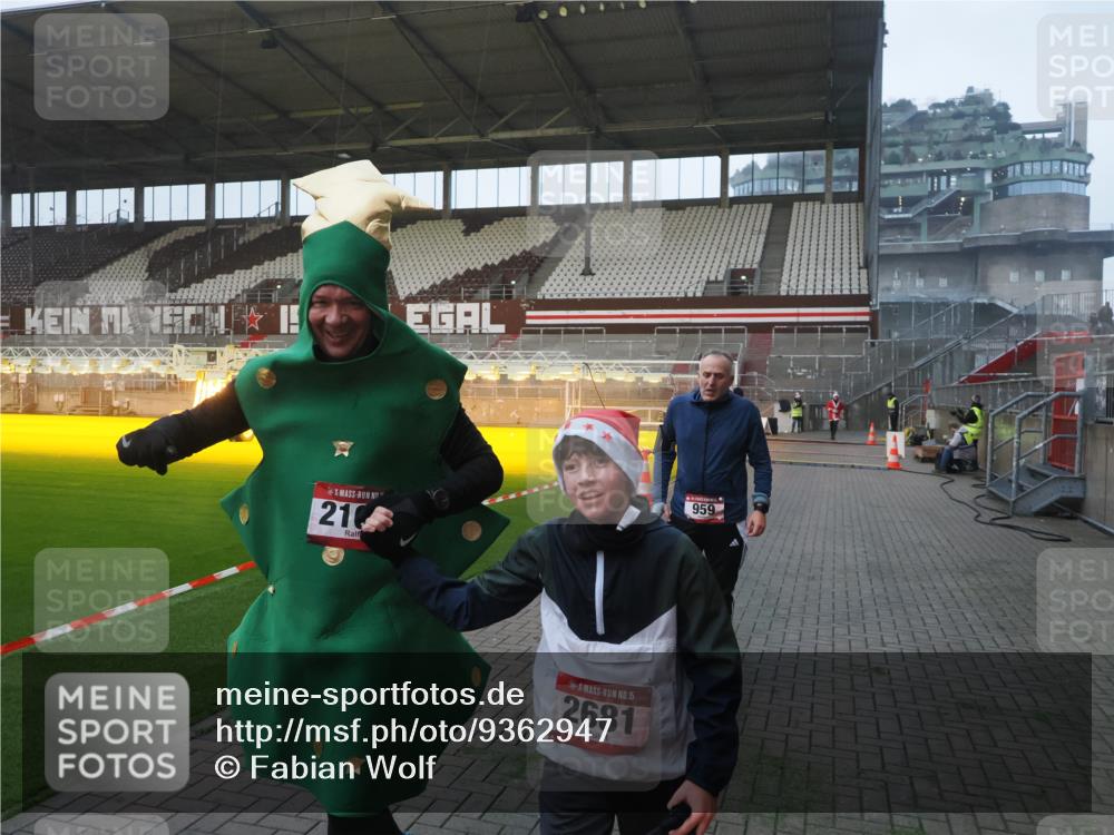 07.12.2025 - St. Pauli X-Mass-Run No. 15 Fabian Wolf http://msf.ph/oto/9362947 07.12.2025 10:01:53 Ziel 959, 1724, 1859, 2167, 2681 meine-sportfotos.de