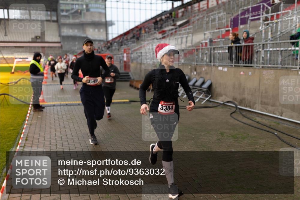 07.12.2025 - St. Pauli X-Mass-Run No. 15 Michael Strokosch http://msf.ph/oto/9363032 07.12.2025 11:21:41 Laufen 3541, 3384 meine-sportfotos.de
