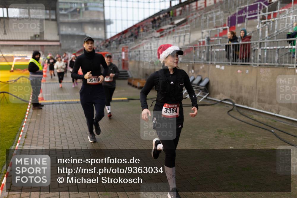 07.12.2025 - St. Pauli X-Mass-Run No. 15 Michael Strokosch http://msf.ph/oto/9363034 07.12.2025 11:21:41 Laufen 3541, 3384 meine-sportfotos.de