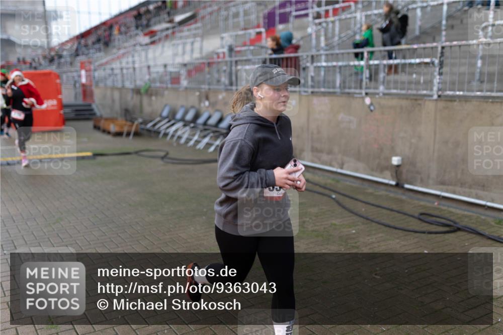 07.12.2025 - St. Pauli X-Mass-Run No. 15 Michael Strokosch http://msf.ph/oto/9363043 07.12.2025 11:21:42 Laufen  meine-sportfotos.de
