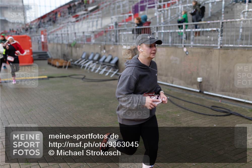 07.12.2025 - St. Pauli X-Mass-Run No. 15 Michael Strokosch http://msf.ph/oto/9363045 07.12.2025 11:21:43 Laufen  meine-sportfotos.de