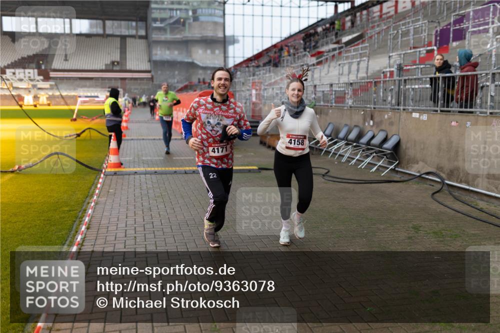 07.12.2025 - St. Pauli X-Mass-Run No. 15 Michael Strokosch http://msf.ph/oto/9363078 07.12.2025 11:21:53 Laufen 4171, 4158, 22 meine-sportfotos.de