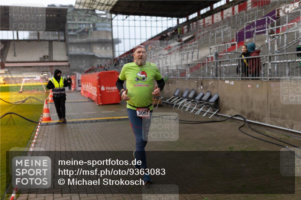07.12.2025 - St. Pauli X-Mass-Run No. 15 Michael Strokosch http://msf.ph/oto/9363083 07.12.2025 11:21:56 Laufen 3062 meine-sportfotos.de