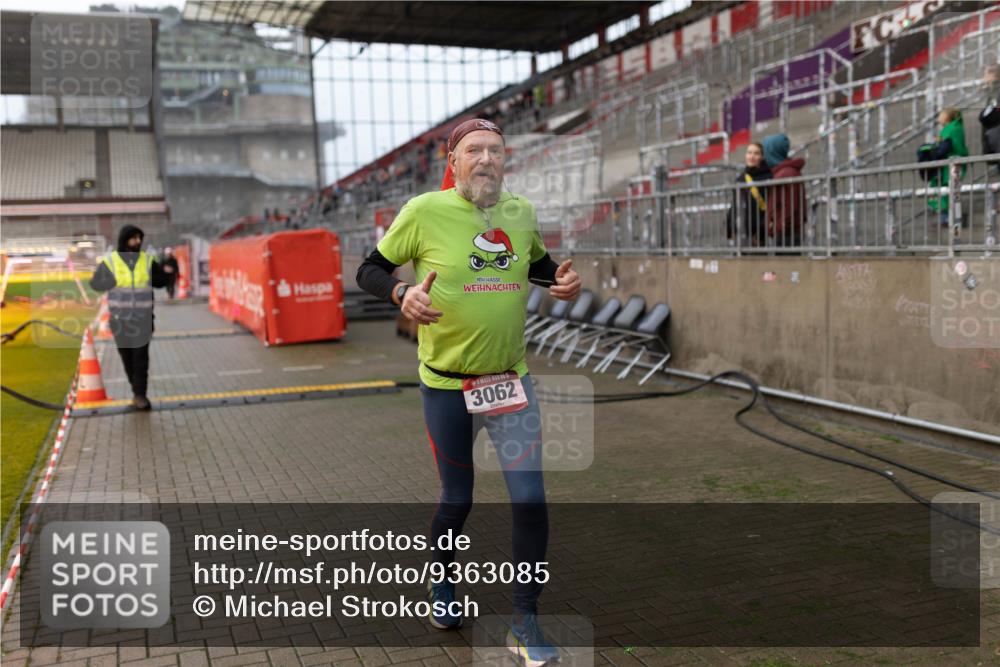 07.12.2025 - St. Pauli X-Mass-Run No. 15 Michael Strokosch http://msf.ph/oto/9363085 07.12.2025 11:21:57 Laufen 5, 3062 meine-sportfotos.de