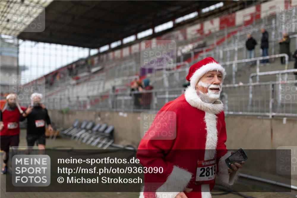 07.12.2025 - St. Pauli X-Mass-Run No. 15 Michael Strokosch http://msf.ph/oto/9363090 07.12.2025 11:22:29 Laufen 2819 meine-sportfotos.de