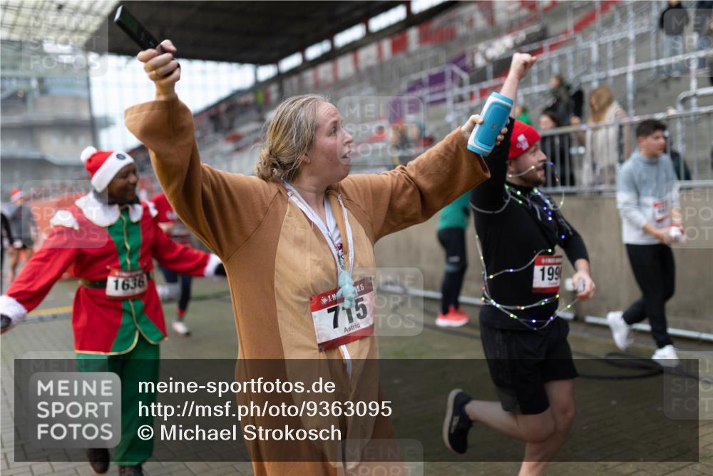 07.12.2025 - St. Pauli X-Mass-Run No. 15 Michael Strokosch http://msf.ph/oto/9363095 07.12.2025 11:23:20 Laufen 1636, 0, 15, 715, 199 meine-sportfotos.de