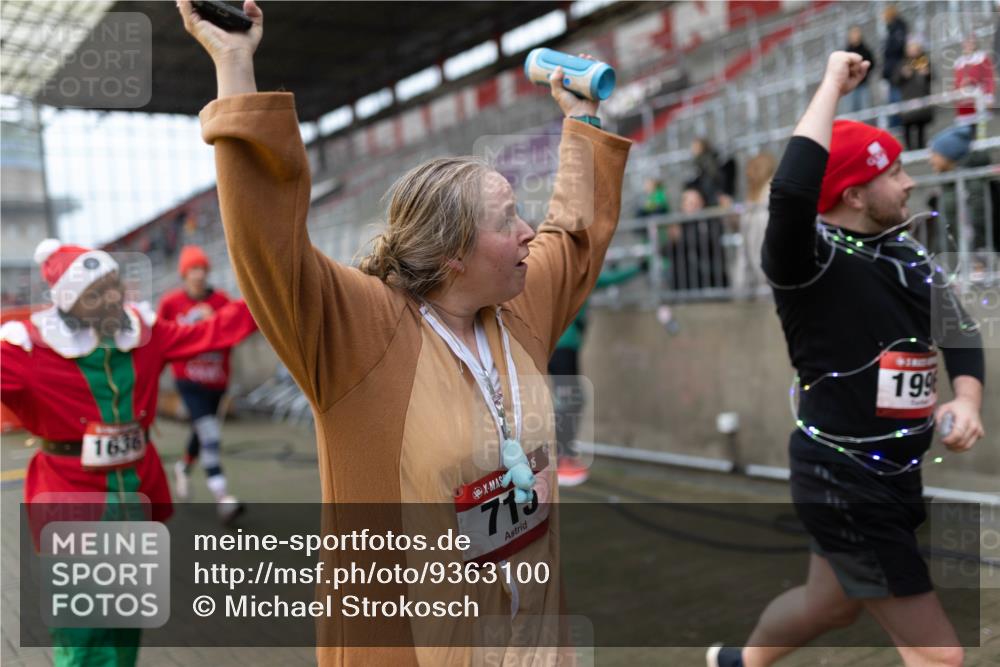 07.12.2025 - St. Pauli X-Mass-Run No. 15 Michael Strokosch http://msf.ph/oto/9363100 07.12.2025 11:23:20 Laufen 3, 1636, 715, 15, 199 meine-sportfotos.de