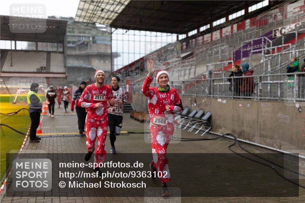 07.12.2025 - St. Pauli X-Mass-Run No. 15 Michael Strokosch http://msf.ph/oto/9363102 07.12.2025 11:23:32 Laufen 2511, 2508, 1731 meine-sportfotos.de
