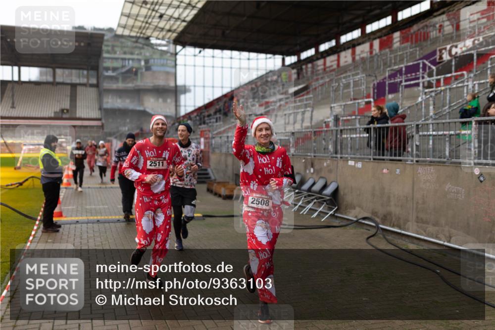 07.12.2025 - St. Pauli X-Mass-Run No. 15 Michael Strokosch http://msf.ph/oto/9363103 07.12.2025 11:23:32 Laufen 2511, 2508 meine-sportfotos.de