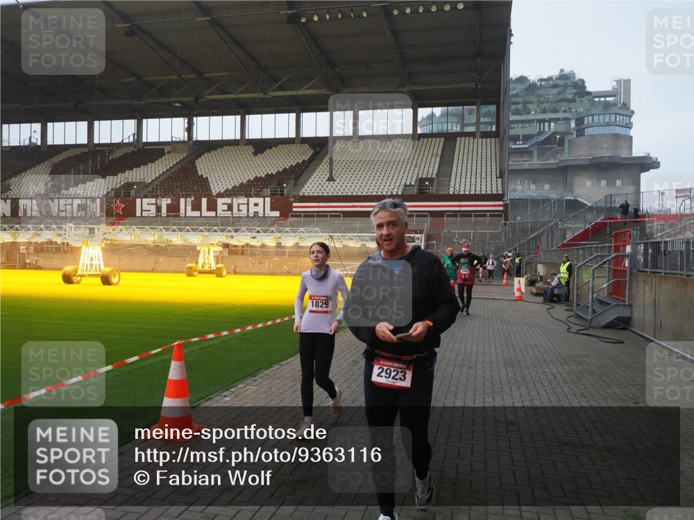 07.12.2025 - St. Pauli X-Mass-Run No. 15 Fabian Wolf http://msf.ph/oto/9363116 07.12.2025 10:02:27 Ziel 63, 304, 1105, 1828, 1829, 2604, 2923, 3944 meine-sportfotos.de