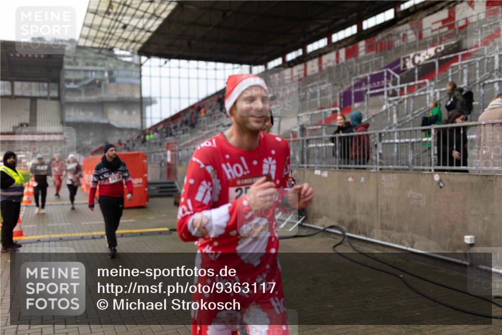 07.12.2025 - St. Pauli X-Mass-Run No. 15 Michael Strokosch http://msf.ph/oto/9363117 07.12.2025 11:23:34 Laufen 2638, 25 meine-sportfotos.de