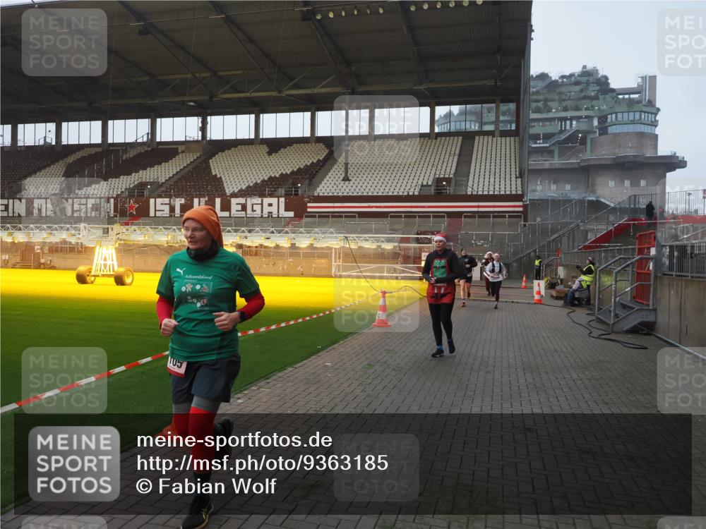 07.12.2025 - St. Pauli X-Mass-Run No. 15 Fabian Wolf http://msf.ph/oto/9363185 07.12.2025 10:02:33 Ziel 63, 304, 1105, 1828, 1829, 2510, 2514, 2604, 2908, 2923 meine-sportfotos.de