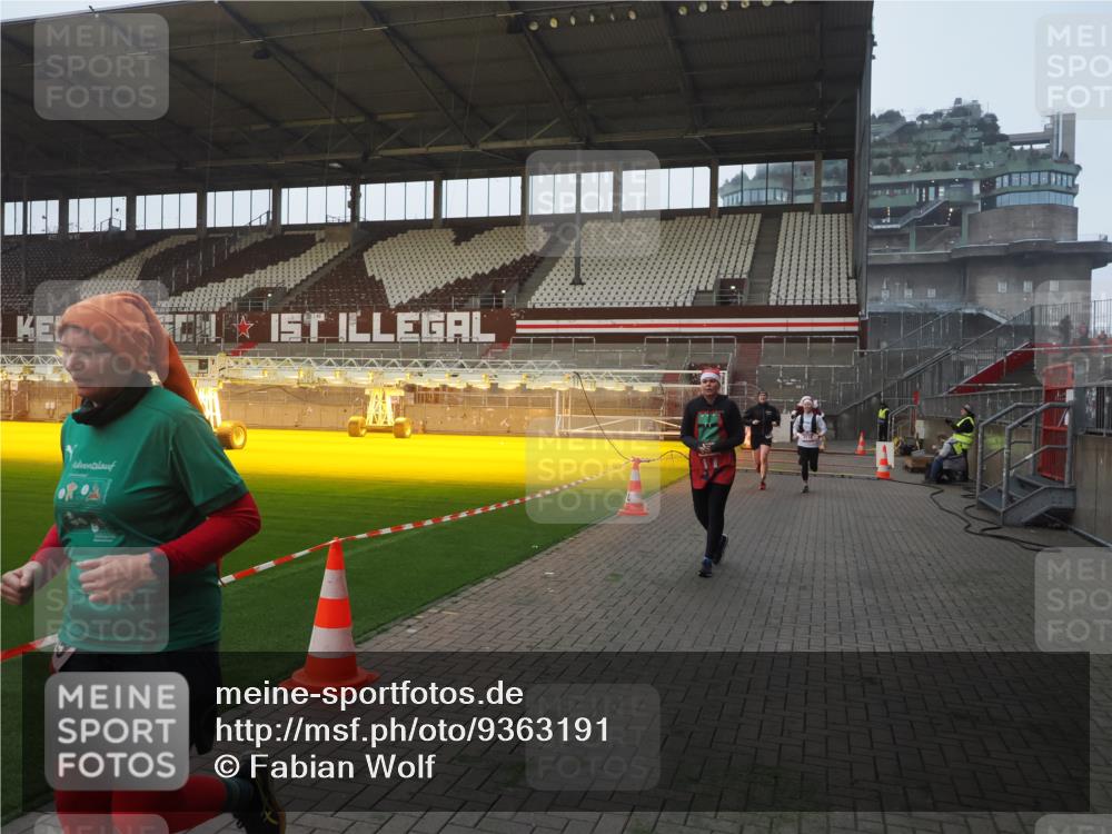 07.12.2025 - St. Pauli X-Mass-Run No. 15 Fabian Wolf http://msf.ph/oto/9363191 07.12.2025 10:02:33 Ziel 63, 304, 1105, 1828, 1829, 2510, 2514, 2604, 2908, 2923 meine-sportfotos.de