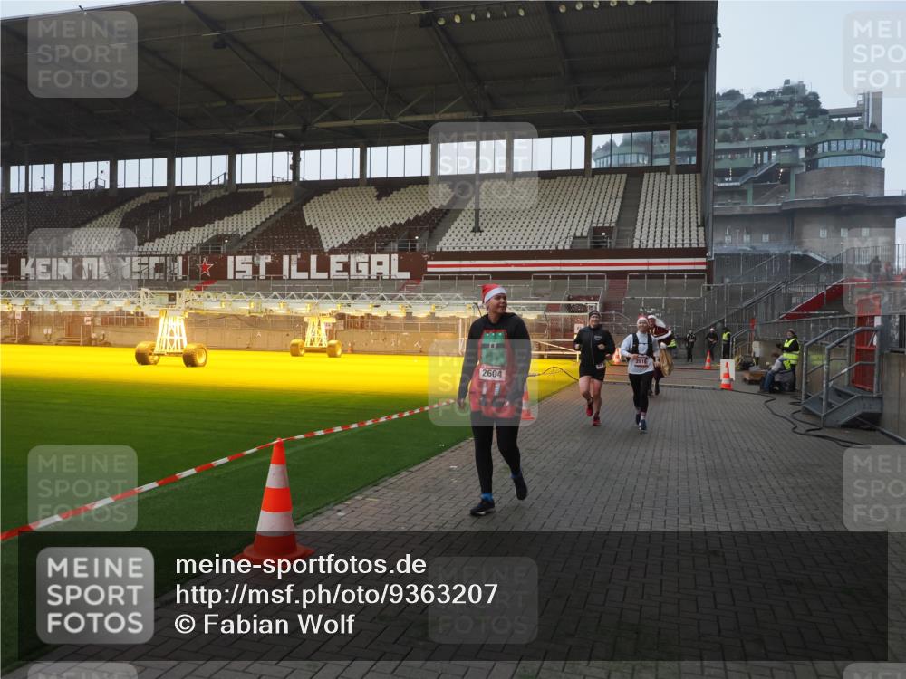 07.12.2025 - St. Pauli X-Mass-Run No. 15 Fabian Wolf http://msf.ph/oto/9363207 07.12.2025 10:02:35 Ziel 63, 304, 1105, 1828, 1829, 2510, 2514, 2604, 2908 meine-sportfotos.de